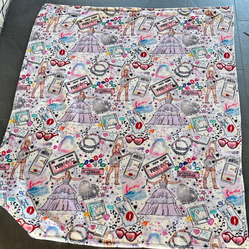 Taylor swift Fashion Print Cozy Throw Blanket - Pink & Multicolor